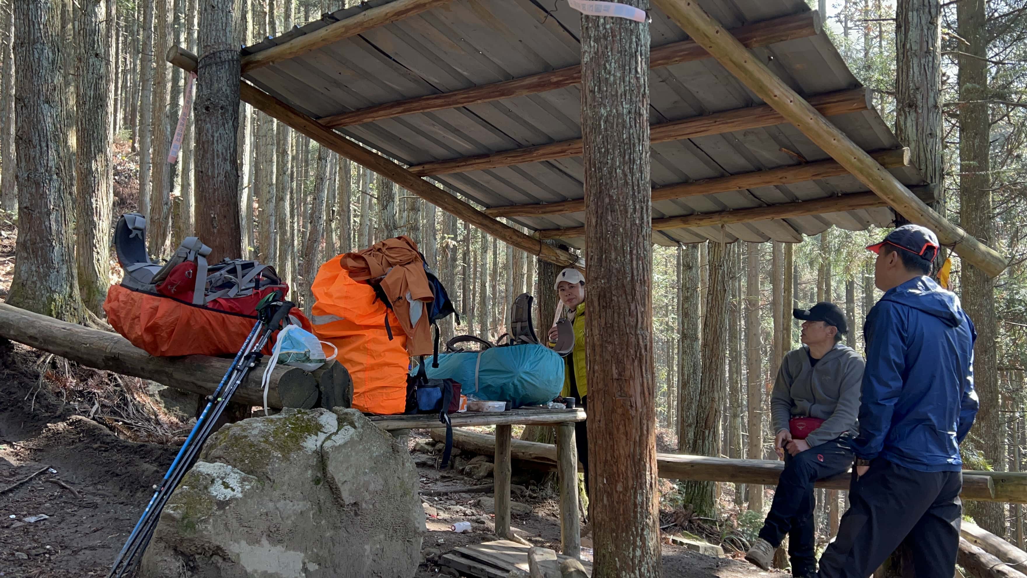 遇到了从内蒙古专门飞来爬山的三位前辈